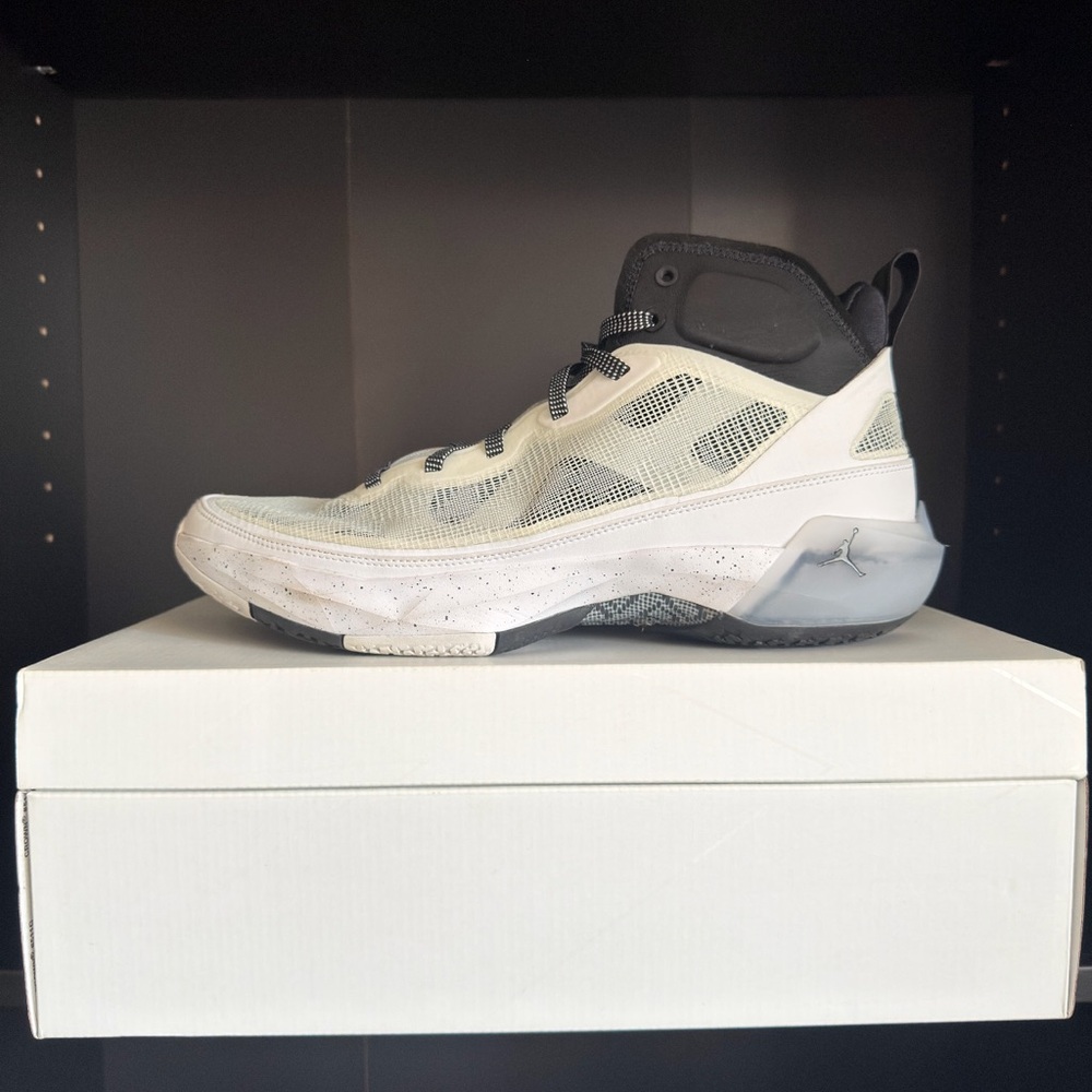 Air Jordan XXXVII (37) White Black Citrus – Men’s 11.5 (New with Box